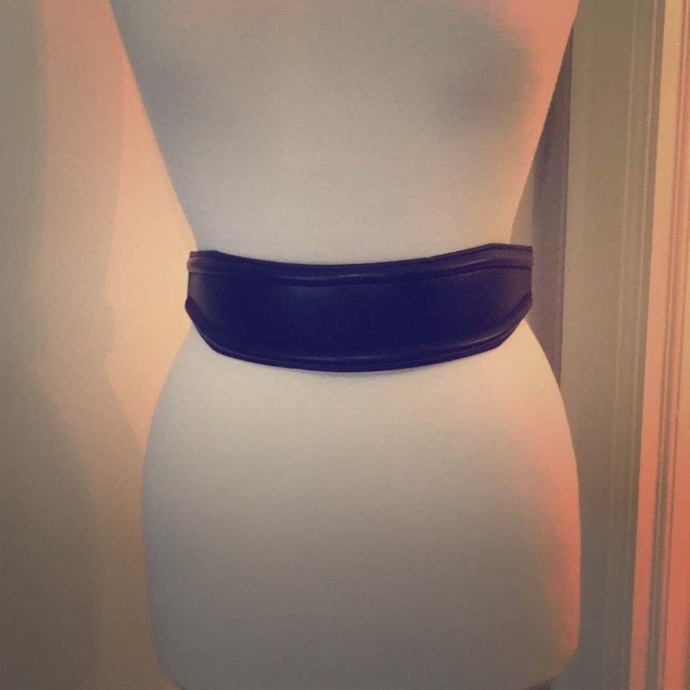 Gorgeous corset-like waist defining belt